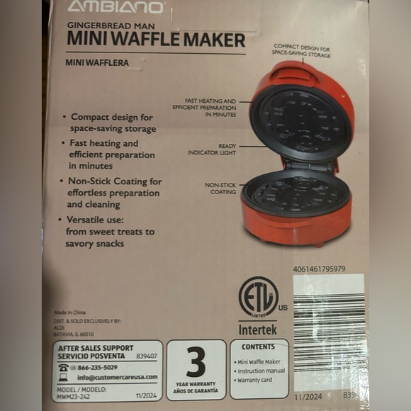 Mini waffle maker New in box Gingerbread man Red gift idea - Picture 3 of 3